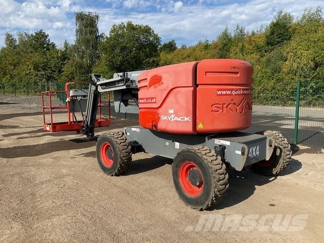 SkyJack SJ46AJ Bomlifte med knækarm
