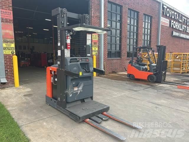 Toyota 8BPUE15 Plukketruck, medium