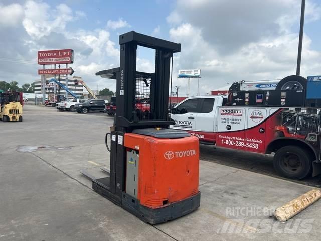 Toyota 8BPUE15 Plukketruck, medium