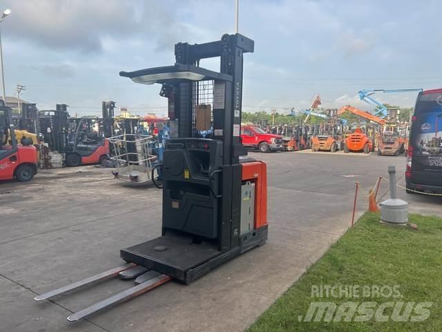 Toyota 8BPUE15 Plukketruck, medium