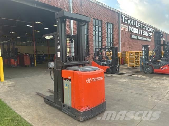 Toyota 8BPUE15 Plukketruck, medium