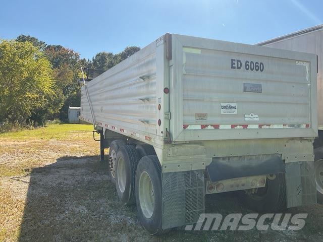 Travis  Anhænger med tip