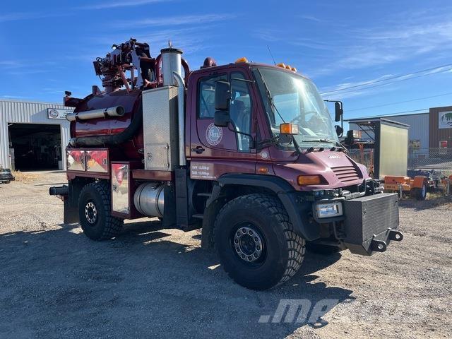 Unimog U5000 Gravemaskiner på larvebånd
