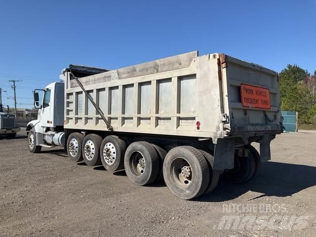Volvo VHD Lastbiler med tip