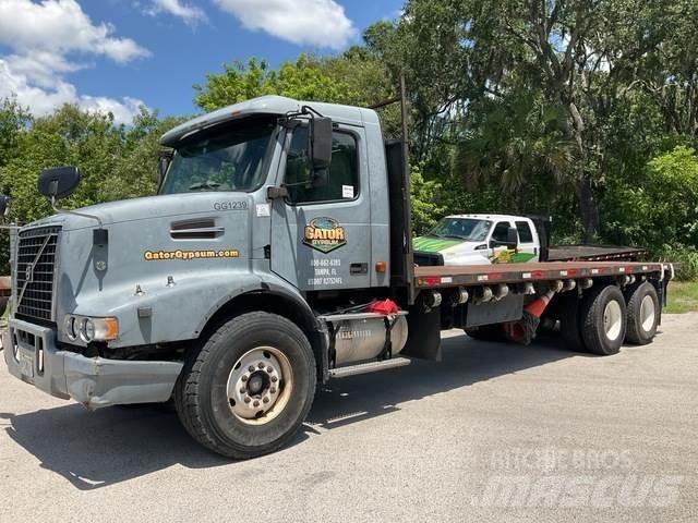 Volvo VHD Lastbil med lad/Flatbed