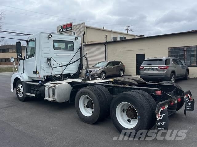 Volvo VNL64T Trækkere