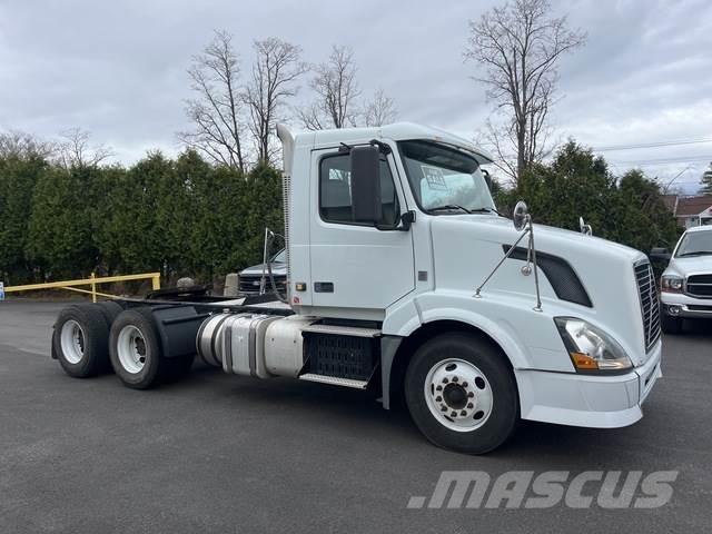 Volvo VNL64T Trækkere