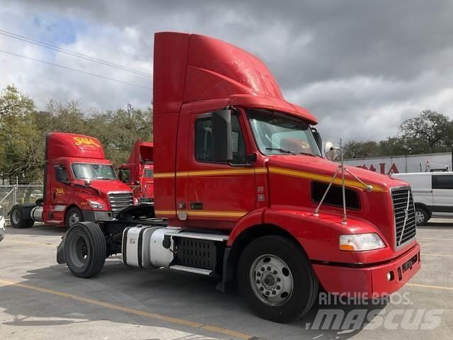 Volvo VNM Trækkere