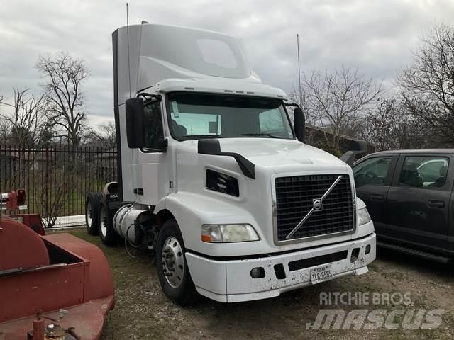 Volvo VNM Trækkere