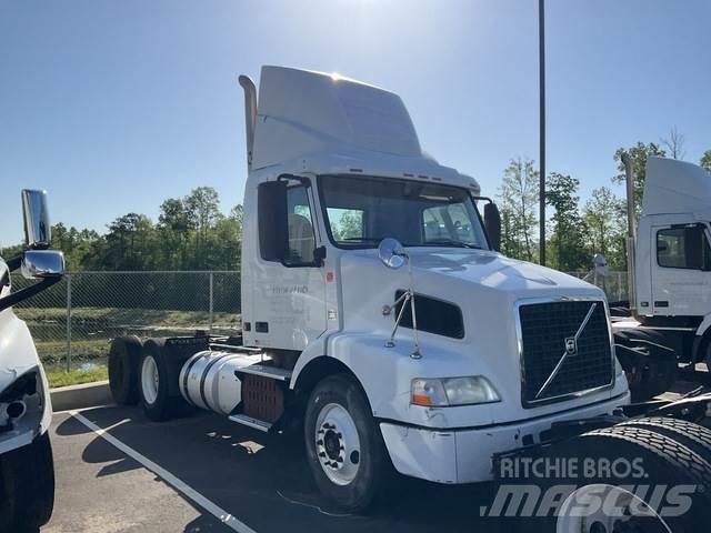 Volvo VNM Trækkere