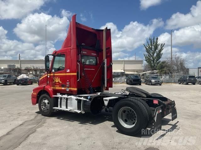 Volvo VNM Trækkere