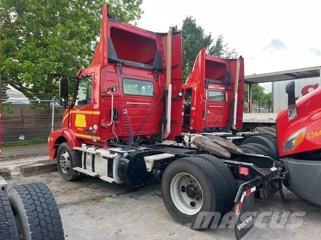 Volvo VNM Trækkere