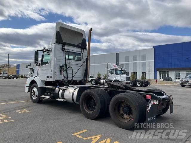 Volvo VNM Trækkere
