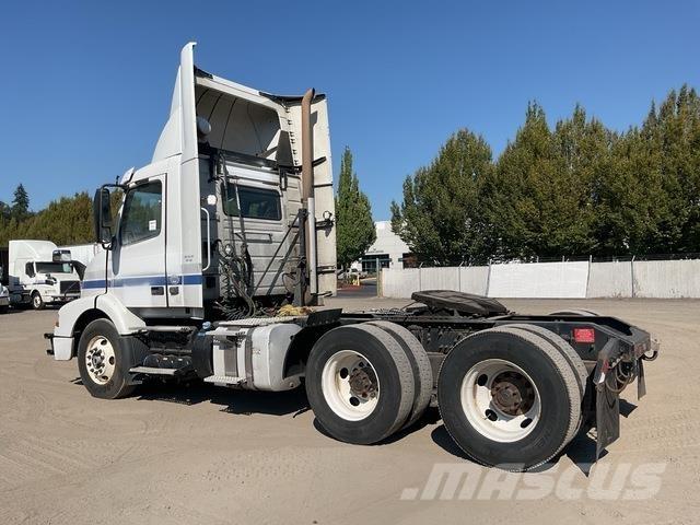 Volvo VNM Trækkere