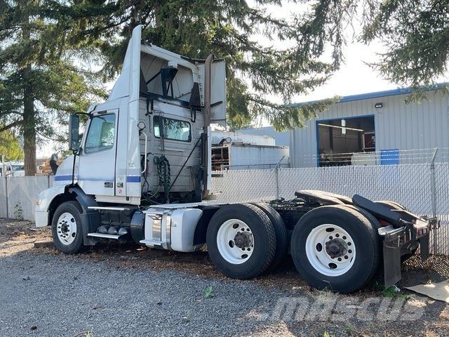 Volvo VNM Trækkere
