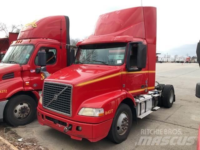 Volvo VNM42T Trækkere