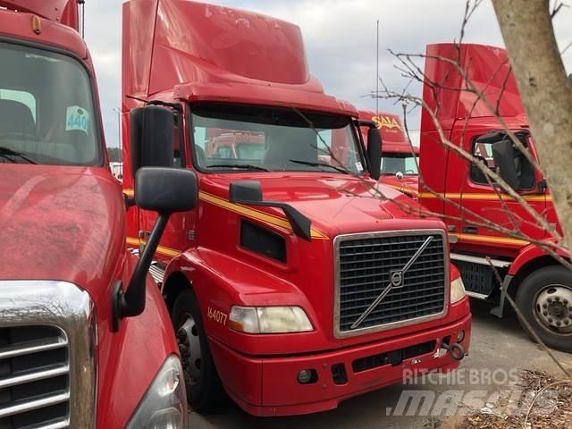 Volvo VNM42T Trækkere