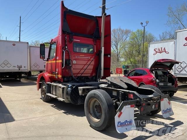Volvo VNM42T Trækkere