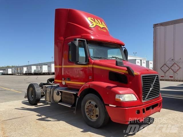 Volvo VNM42T Trækkere