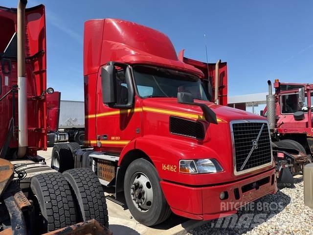 Volvo VNM42T Trækkere