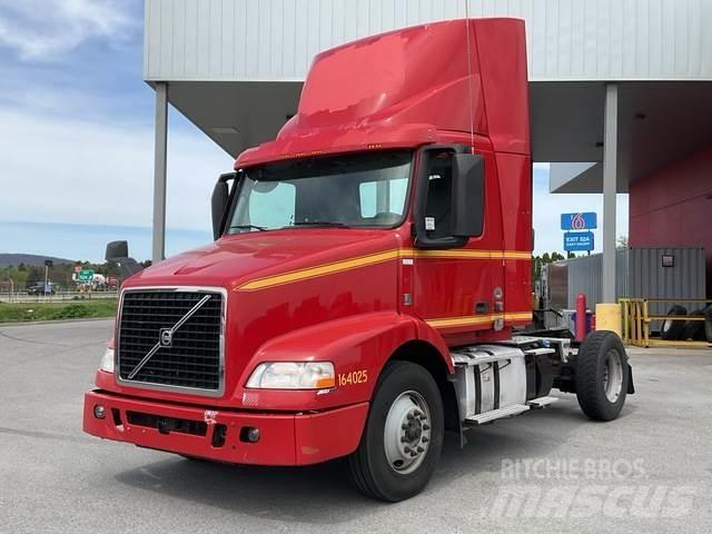 Volvo VNM42T Trækkere