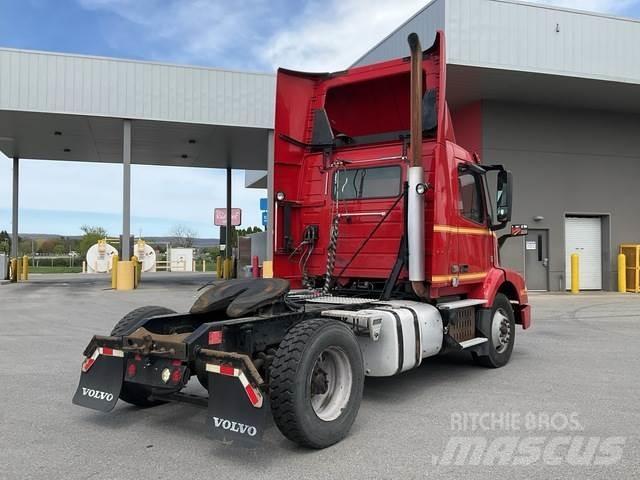 Volvo VNM42T Trækkere