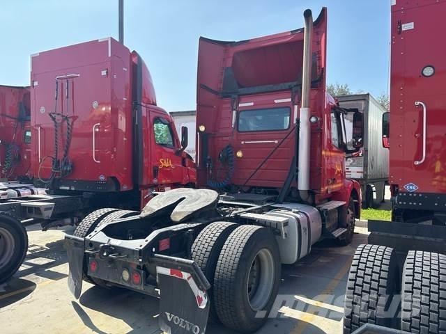 Volvo VNM42T Trækkere