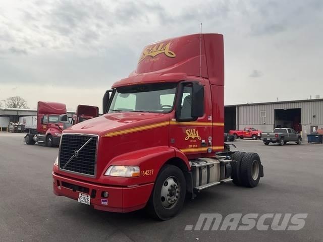 Volvo VNM42T Trækkere