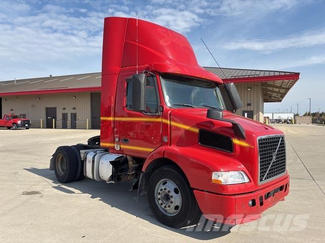 Volvo VNM42T Trækkere