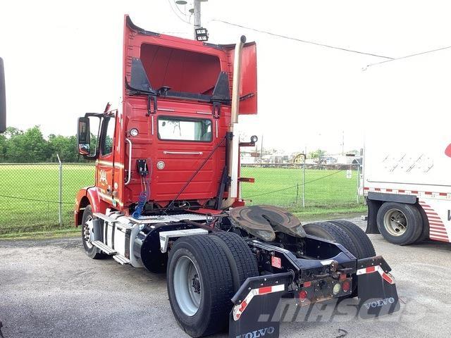 Volvo VNM42T Trækkere