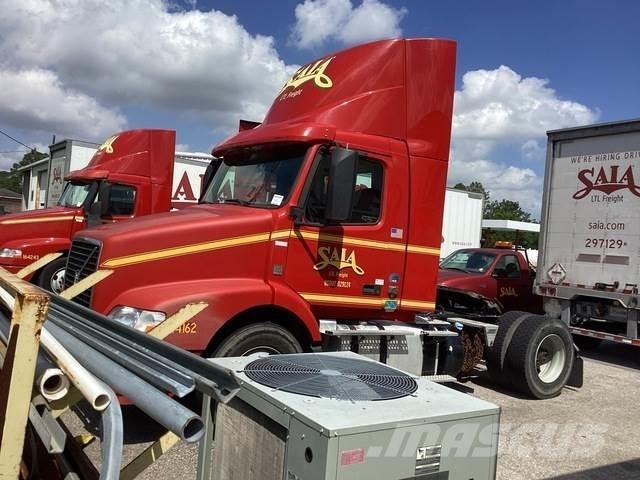Volvo VNM42T Trækkere