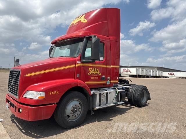 Volvo VNM42T Trækkere