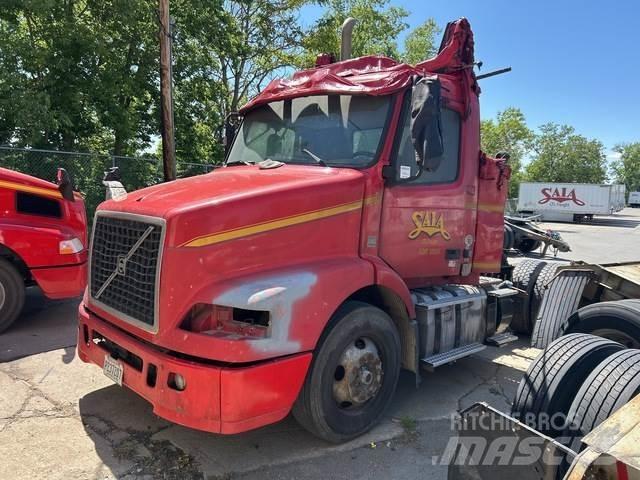 Volvo VNM42T Trækkere