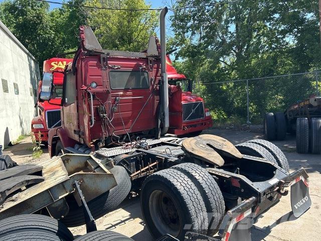 Volvo VNM42T Trækkere