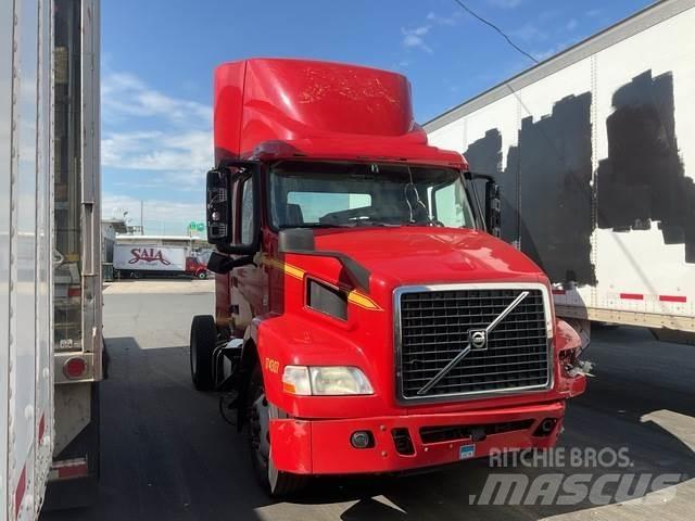 Volvo VNM42T Trækkere