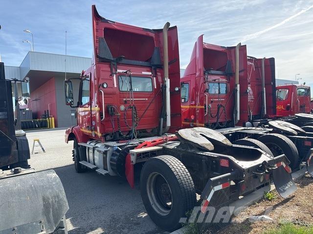 Volvo VNM42T Trækkere
