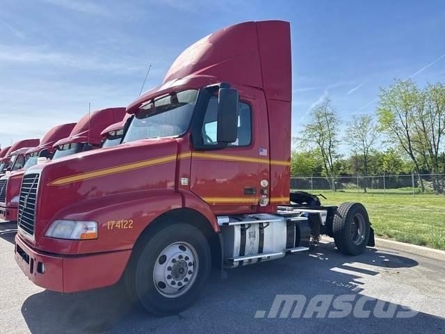 Volvo VNM42T Trækkere