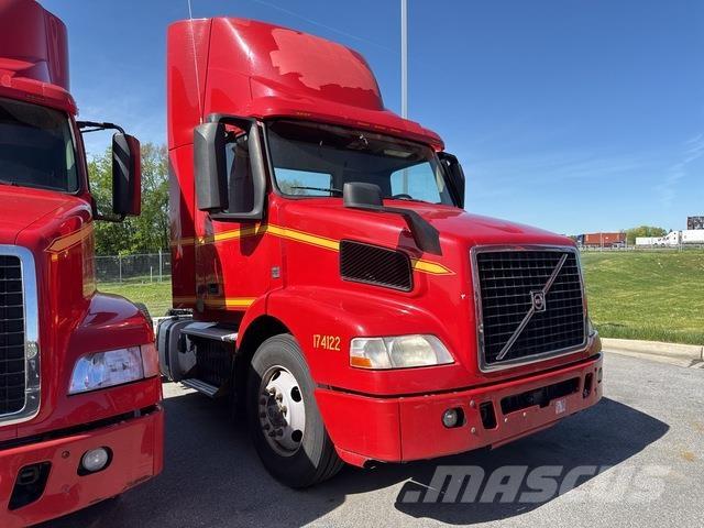 Volvo VNM42T Trækkere