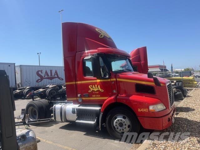 Volvo VNM42T Trækkere