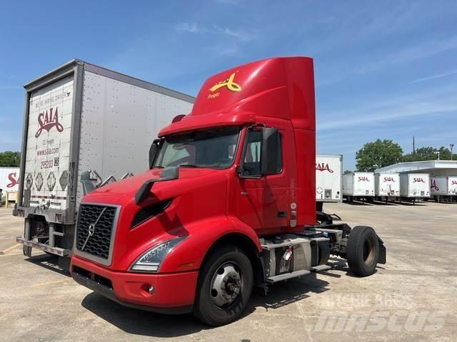 Volvo VNM42T Trækkere