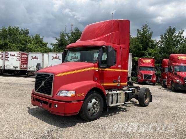 Volvo VNM42T Trækkere
