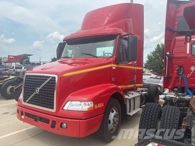 Volvo VNM42T Trækkere