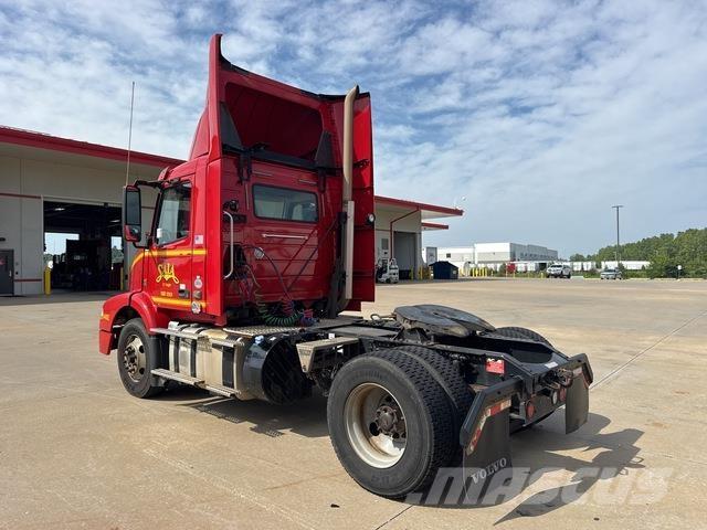 Volvo VNM42T Trækkere