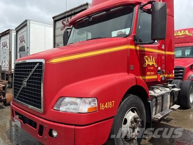 Volvo VNM42T Trækkere