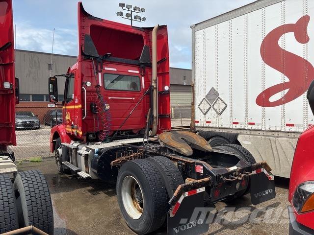 Volvo VNM42T Trækkere