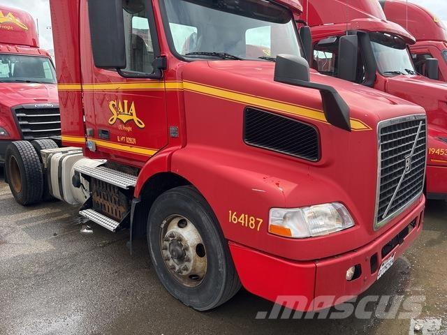 Volvo VNM42T Trækkere