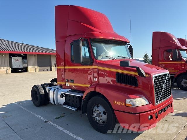 Volvo VNM42T Trækkere