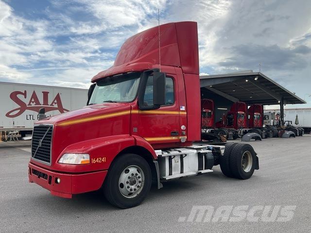 Volvo VNM42T Trækkere