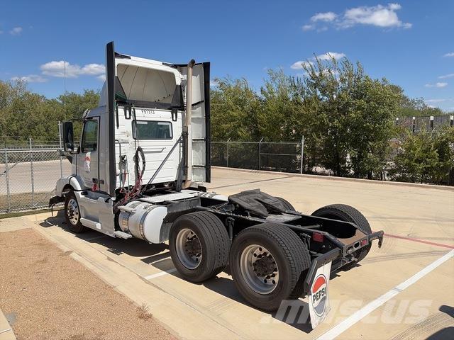 Volvo VNM64T Trækkere