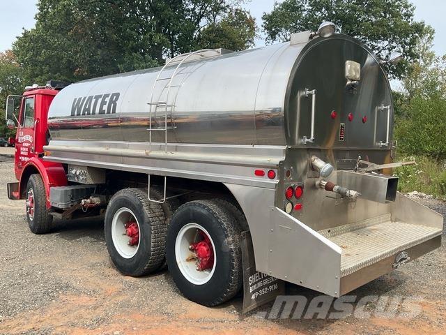 White  Tankvogne - vand